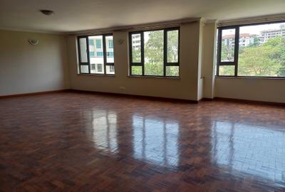 3 Bed Apartment with En Suite in Riverside