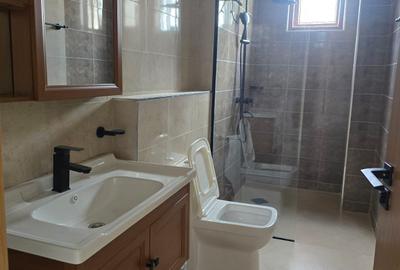 3 Bed Apartment with En Suite in Parklands - 4