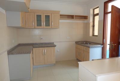 2 Bed Apartment with En Suite at As924