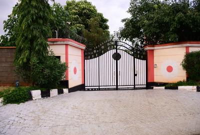 6 Bed House with En Suite in Garden Estate