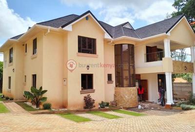 4 Bed House with En Suite at Lavington