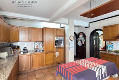 4 Bed Townhouse with En Suite in Riverside - 2