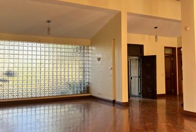 4 Bed House with En Suite in Runda - 3