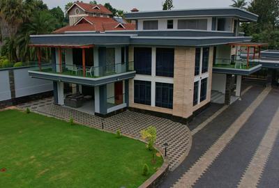 5 Bed House with En Suite in Runda