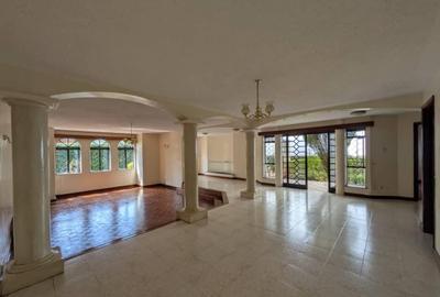 4 Bed Townhouse with En Suite in Westlands Area - 2