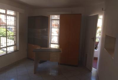 3 Bed House with Garden in Kenyatta Road