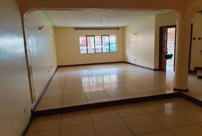 5 Bed Townhouse with En Suite at Lavington - 4