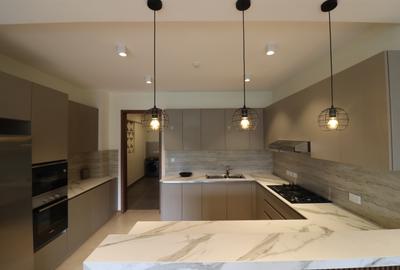 3 Bed Apartment with En Suite in Riverside