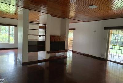 4 Bed House with En Suite in Runda - 2