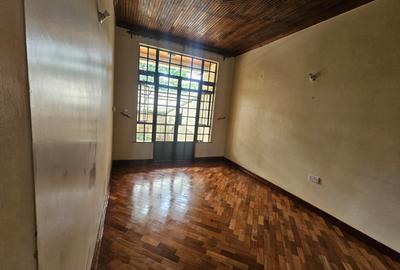 4 Bed House with En Suite in Lavington - 4