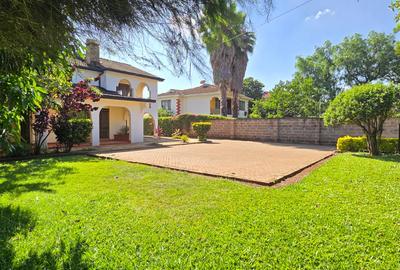 4 Bed House with En Suite in Mountain View - 3