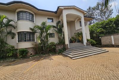 Furnished 2 Bed Apartment with En Suite in Nyari