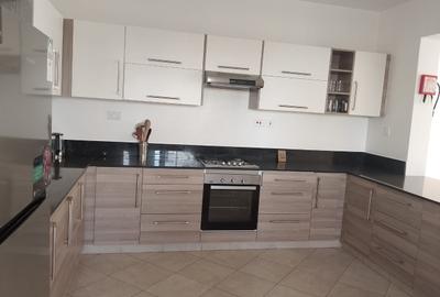 Furnished 2 Bed Apartment with En Suite in Brookside - 3