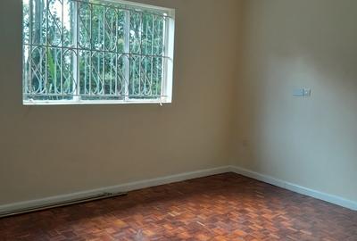 4 Bed House with En Suite at Redhill