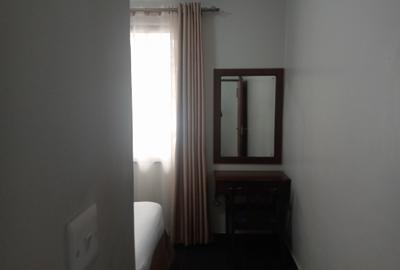 Furnished 1 Bed Apartment with En Suite at Riverside Side