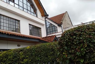 5 Bed House with En Suite at Westlands