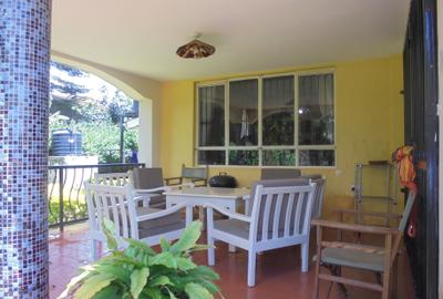 4 Bed House with En Suite at Off Un Avenue