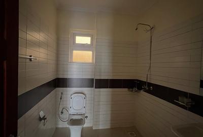 2 Bed Apartment with En Suite at Hatheru Road - 3