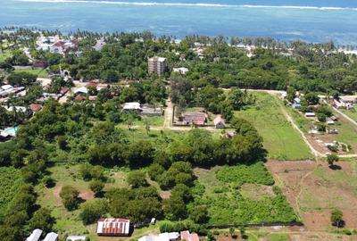 864 m² Land in Kikambala - 2