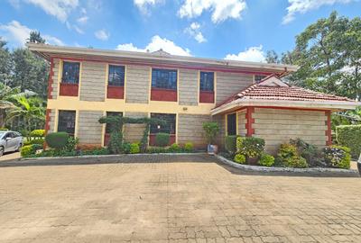 5 Bed House with En Suite in Nyari