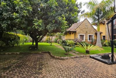 5 Bed House with En Suite at Runda