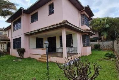 5 Bed House with En Suite at Lavington