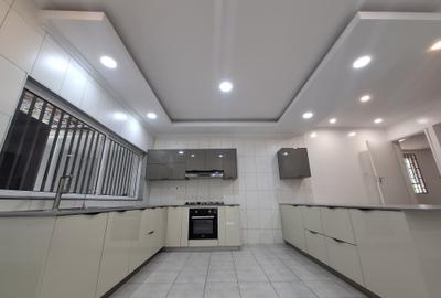 4 Bed House with En Suite in Muthaiga