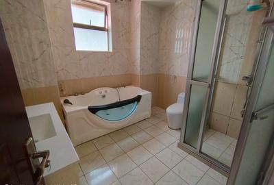 3 Bed Apartment with En Suite at Valley Arcade Area