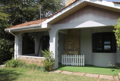 3 Bed House with En Suite at Karen - Fairacres - 2