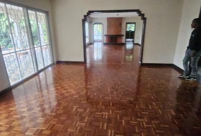 5 Bed House with En Suite in Gigiri