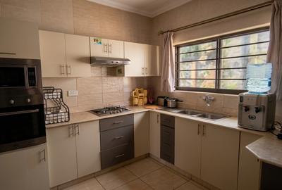 Furnished 2 Bed Apartment with En Suite at Rhapta Road - 4