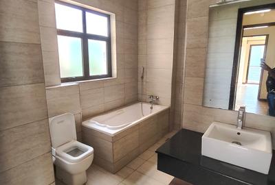 3 Bed Apartment with En Suite at Parklands - 2