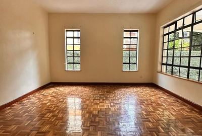 4 Bed Townhouse with En Suite at Lavington - 3