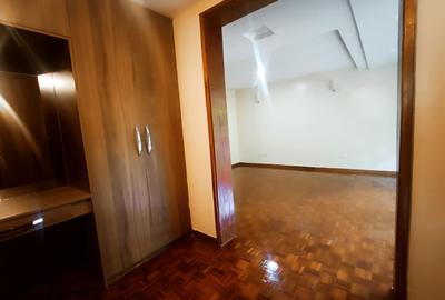 4 Bed Townhouse with En Suite in Kitisuru