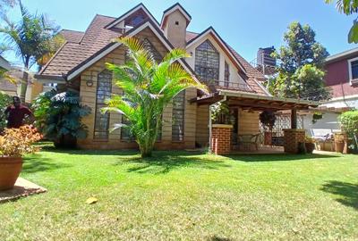 5 Bed Townhouse with En Suite at Lavington - 4