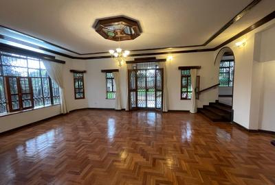 5 Bed House with En Suite in Runda - 2