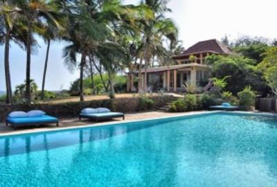 3 Bed House with En Suite at Beach Front Residence