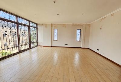 5 Bed Townhouse with En Suite in Lavington