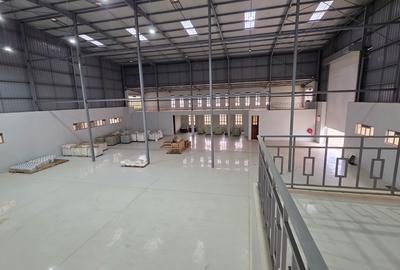 15,000 ft² Warehouse with Parking in Tatu City - 3