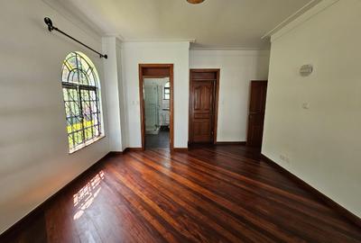 4 Bed House with En Suite in Nyari