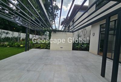 5 Bed House with En Suite in Runda - 2