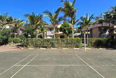 4 Bed House with En Suite at Loresho Road - 4