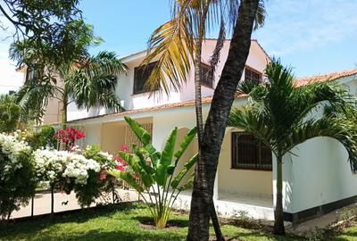 4 Bed Villa with Staff Quarters at Links Road