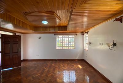 5 Bed Townhouse with En Suite in Nyari - 3