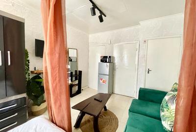 Serviced Studio Apartment with En Suite at School Lane - 2