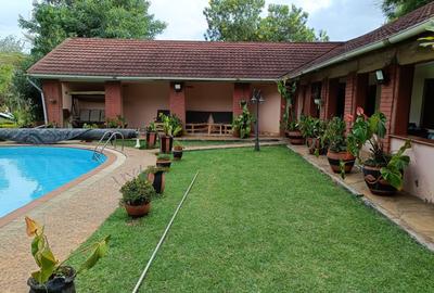 4 Bed House with En Suite at Old Runda