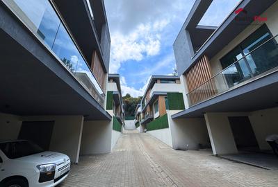 5 Bed Villa with En Suite in Lavington - 3