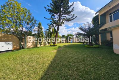 5 Bed House with En Suite in Runda