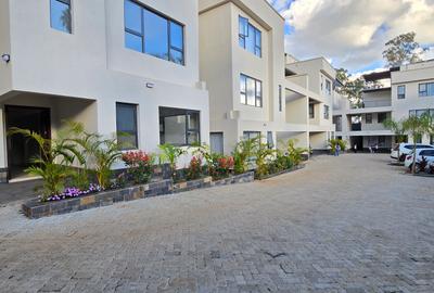 5 Bed Townhouse with En Suite in Lavington - 4