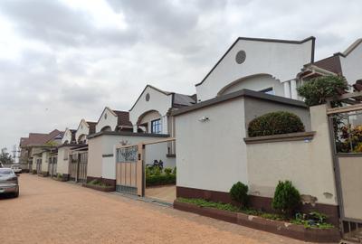 4 Bed Villa with En Suite in Kamakis